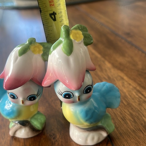 Vintage 1960’s Anthropomorphic Blue Bird Salt and Pepper Shakers with Tulip Hats - Picture 16 of 17